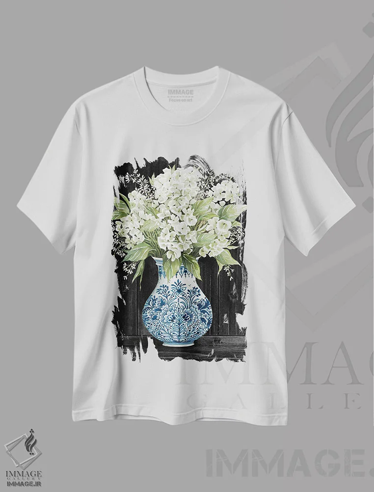 تیشرت سفید طرح دار ظرافت هورتانسیا، دکور معاصر اثر سیندی جیکوبز | immage.ir