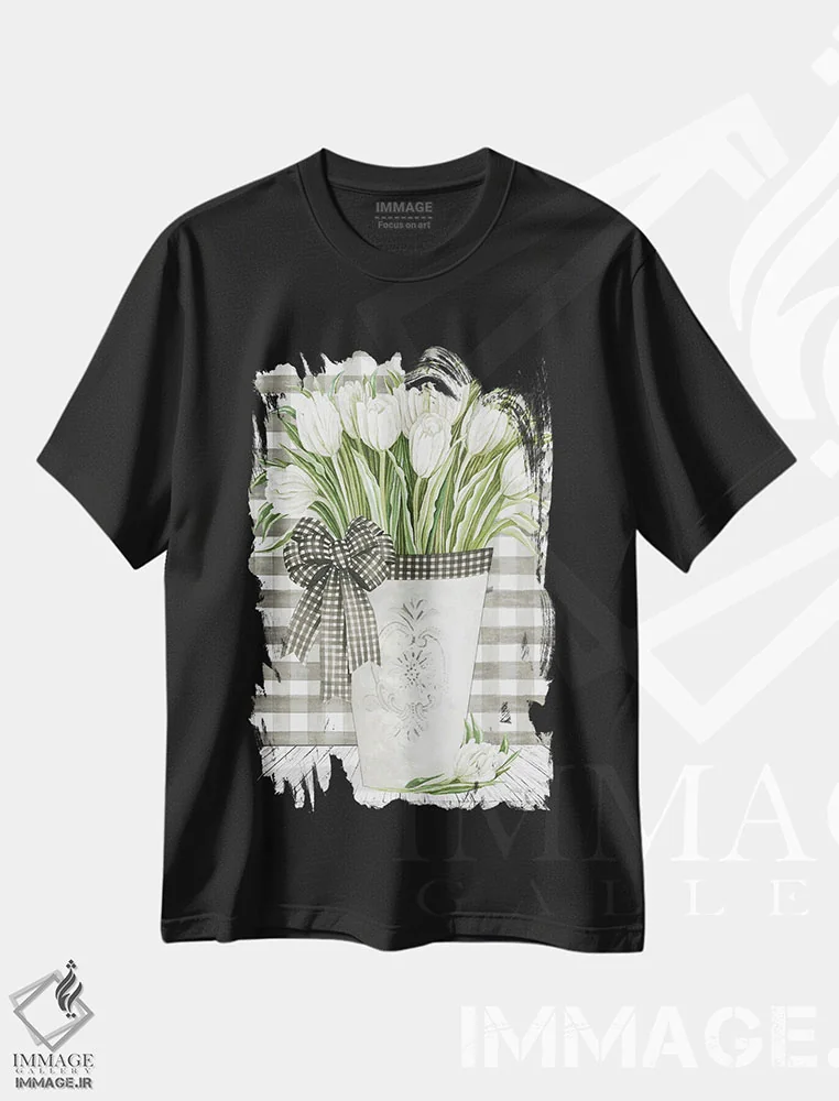 تیشرت مشکی طرح دار لاله های خانه روستایی، دکور روستایی اثر سیندی جیکوبز | فروشگاه ایماژ