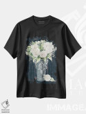 تیشرت مشکی طرح دار پئونی های کامل، تزئینی اثر سیندی جیکوبز | فروشگاه ایماژ