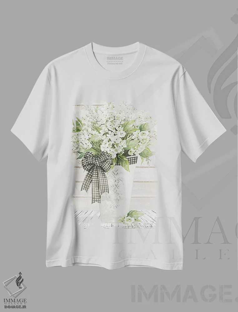 تیشرت سفید طرح دار هورتانسیاهای سفید، دکور روستایی اثر سیندی جیکوبز | فروشگاه ایماژ