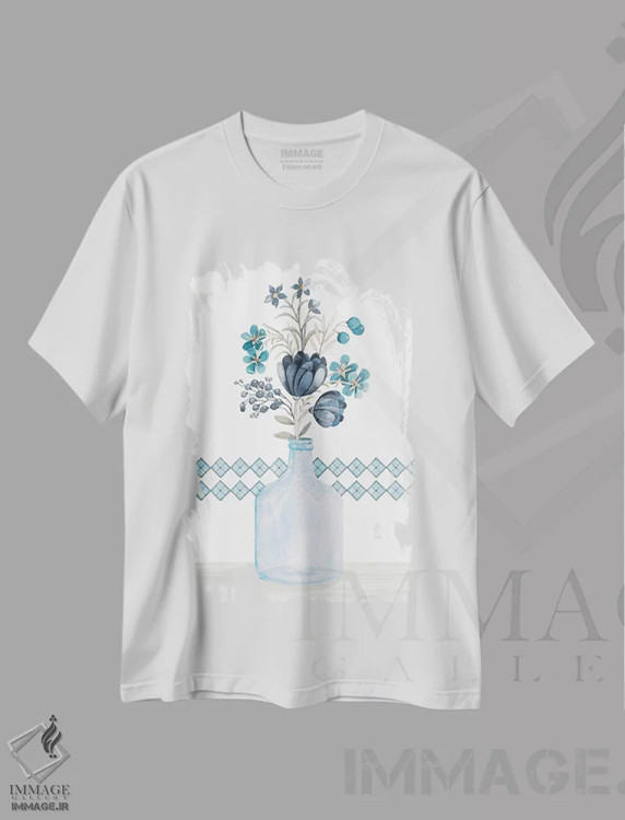تیشرت سفید طرح دار داوودی های آبی، دکور روستایی اثر سیندی جیکوبز | immage.ir