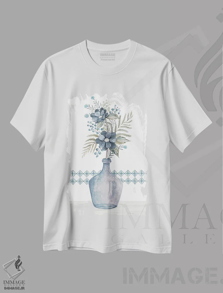 تیشرت سفید طرح دار شقایق های آبی، دکور روستایی اثر سیندی جیکوبز | فروشگاه ایماژ