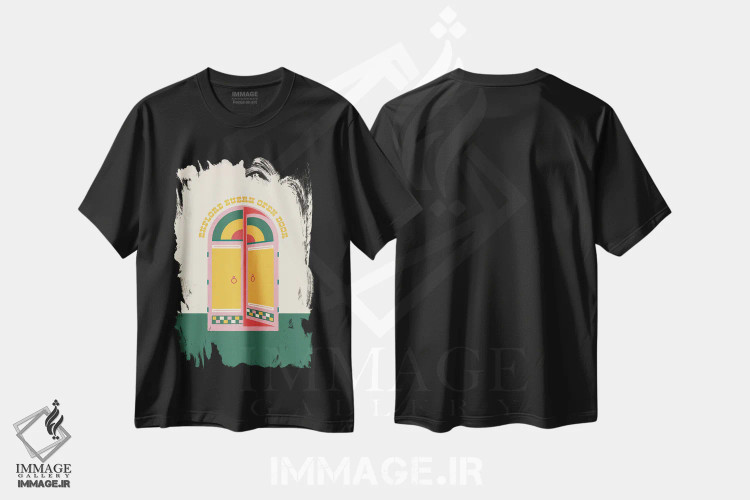 تیشرت مشکی طرح دار هر دری که باز است، تزئینی اثر کارمن جابیر | immage.ir