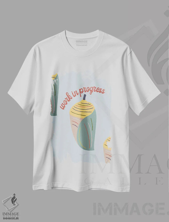 تیشرت سفید طرح دار کار در حال انجام، تزئینی اثر کارمن جابیر | immage.ir