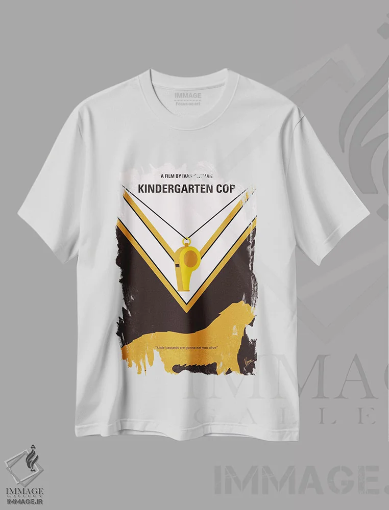 تیشرت سفید طرح دار پوستر پلیس مهدکودک، پوستر مینیمال فیلم های اکشن و ماجراجویی اثر چانکونگ | immage.ir