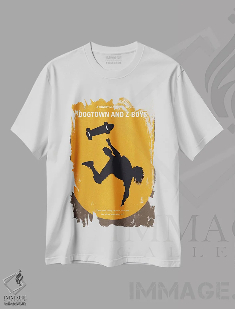 تیشرت سفید طرح دار پوستر مینیمال فیلم داگ تاون و زد-بویز، هنر دیجیتال اثر چانکونگ | immage.ir