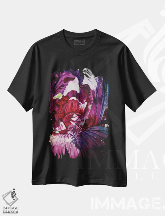 تیشرت مشکی طرح دار زنبق بنفش، هنر فاخر معاصر اثر کلویی هدن | فروشگاه ایماژ