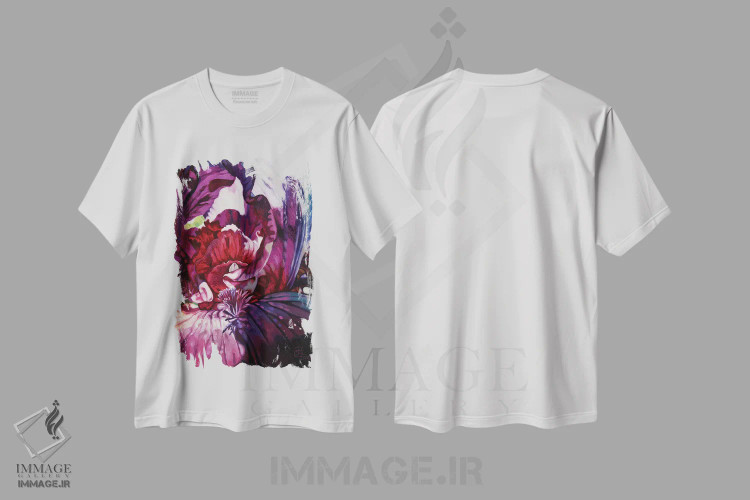 تیشرت سفید طرح دار زنبق بنفش، هنر فاخر معاصر اثر کلویی هدن | immage.ir