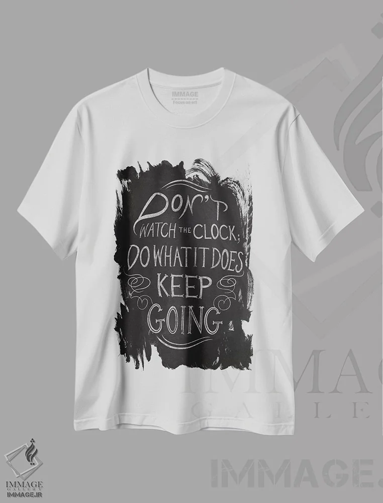 تیشرت سفید طرح دار به ساعت نگاه نکن، هنر تزئینی سیاه و سفید اثر فایو بای فایو کالکتیو | immage.ir