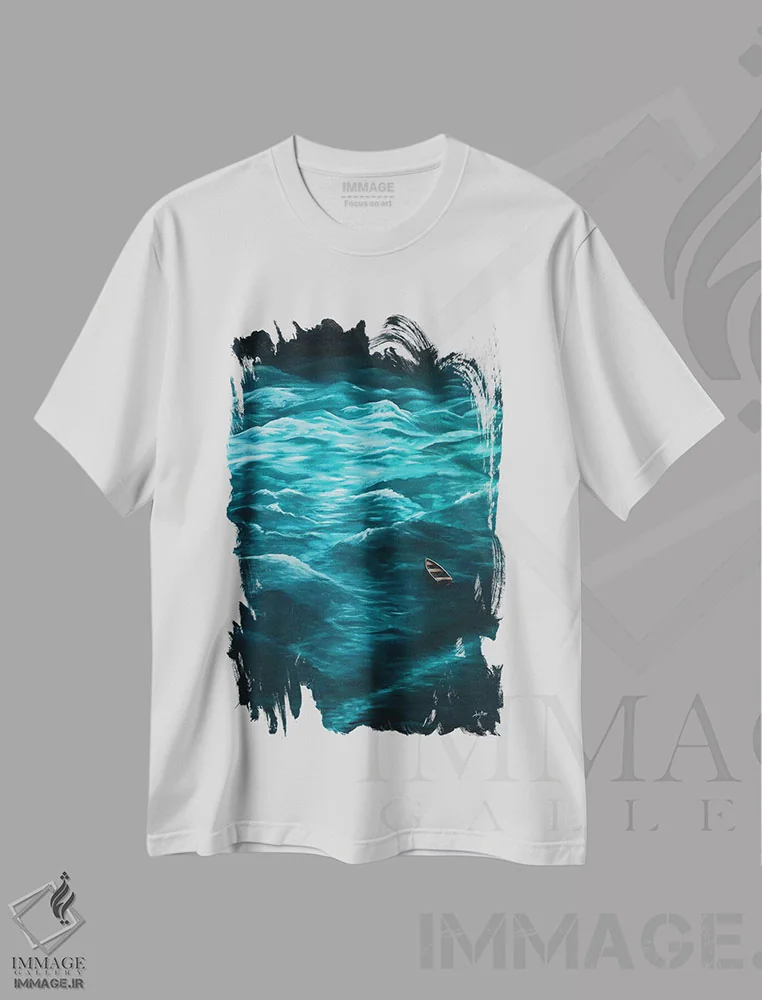 تیشرت سفید طرح دار سرگردان، دکور معاصر اثر کریستوفر لیتر | فروشگاه ایماژ