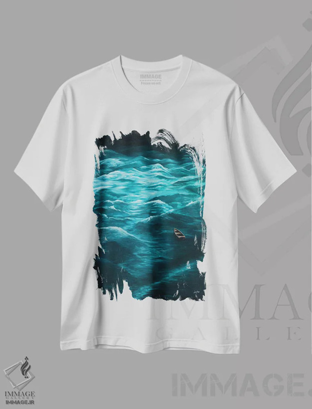 تیشرت سفید طرح دار سرگردان، دکور معاصر اثر کریستوفر لیتر | فروشگاه ایماژ