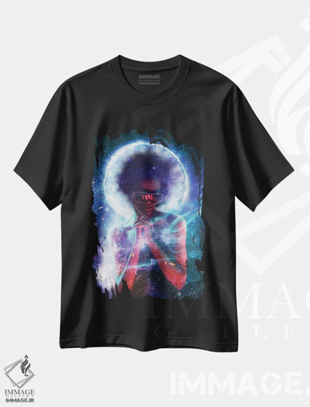 تیشرت مشکی طرح دار برق دار کردن، هنر آمریکایی آفریقایی تبار اثر کلودیا مک کینی | فروشگاه ایماژ