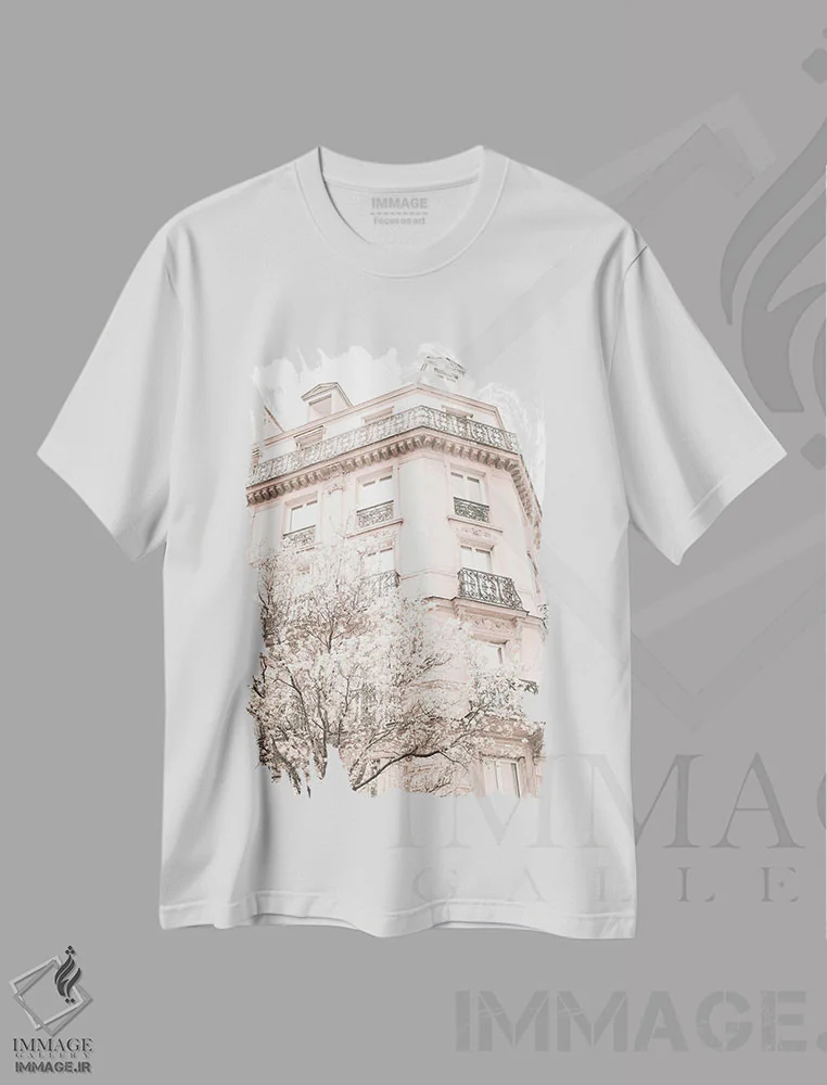 تیشرت سفید طرح دار پاریس در صورتی کمرنگ، مارِه دوم، تزئینی اثر کارولین مینت | فروشگاه ایماژ