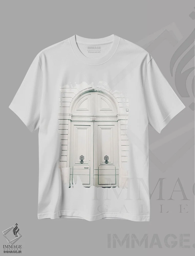 تیشرت سفید طرح دار پاریس در صورتی کمرنگ، در، تزئینی اثر کارولین مینت | immage.ir