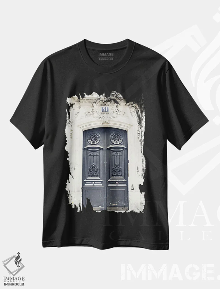 تیشرت مشکی طرح دار در سیاه پاریس اول، تزئینی اثر کارولین مینت | immage.ir