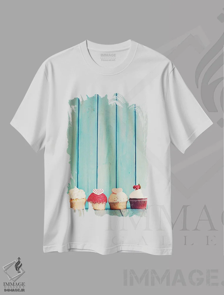 تیشرت سفید طرح دار چهار کاپ کیک، مدیوم اثر کارولین مینت | immage.ir