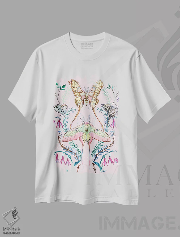 تیشرت سفید طرح دار شب پره ماه چینی، دکور آسیایی اثر کلارا مک آلیستر | immage.ir