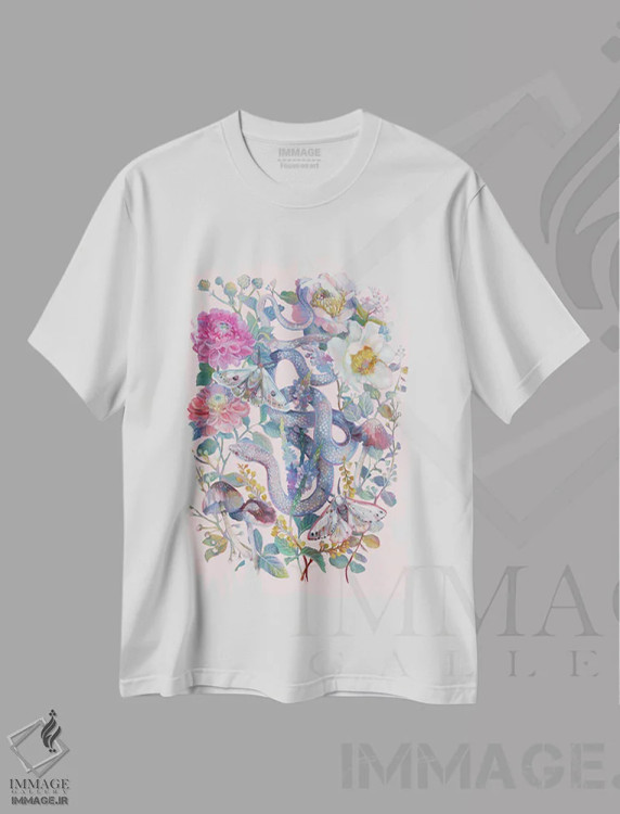 تیشرت سفید طرح دار باغ گل دار صورتی با مار، تزئینی اثر کلارا مک آلیستر | فروشگاه ایماژ