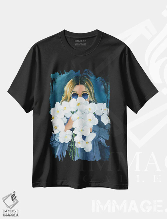 تیشرت مشکی طرح دار دختر با گل های ارکیده، هنر فاخر معاصر اثر کتی مینگوس | immage.ir