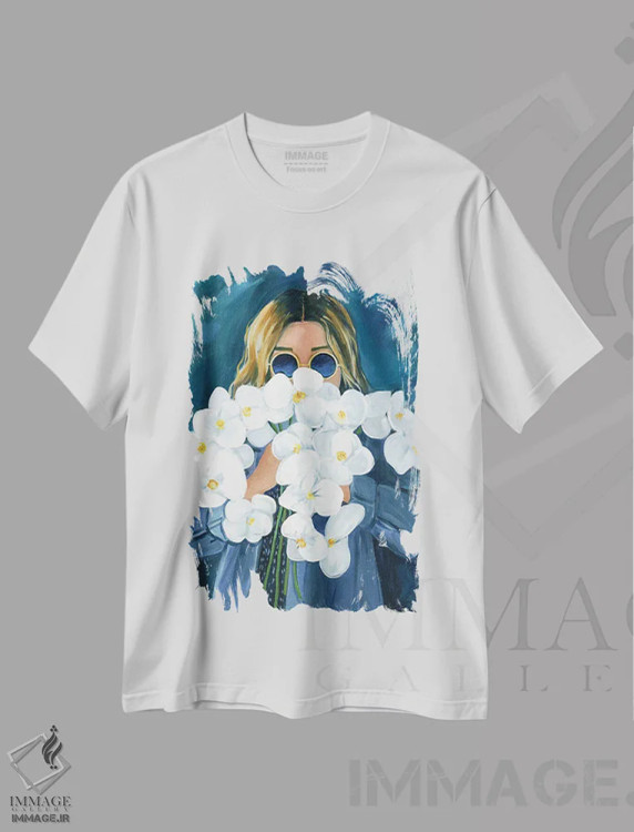 تیشرت سفید طرح دار دختر با گل های ارکیده، هنر فاخر معاصر اثر کتی مینگوس | فروشگاه ایماژ