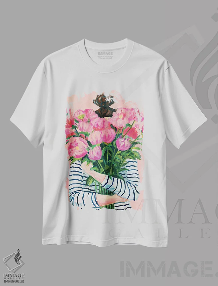 تیشرت سفید طرح دار جشن گل های صدتومانی، هنر فاخر معاصر اثر کتی مینگوس | immage.ir