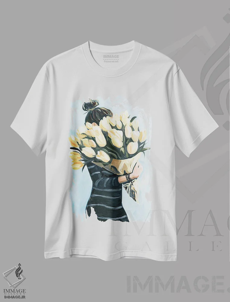تیشرت سفید طرح دار گل های بازار کشاورزان، هنر فاخر معاصر اثر کتی مینگوس | immage.ir