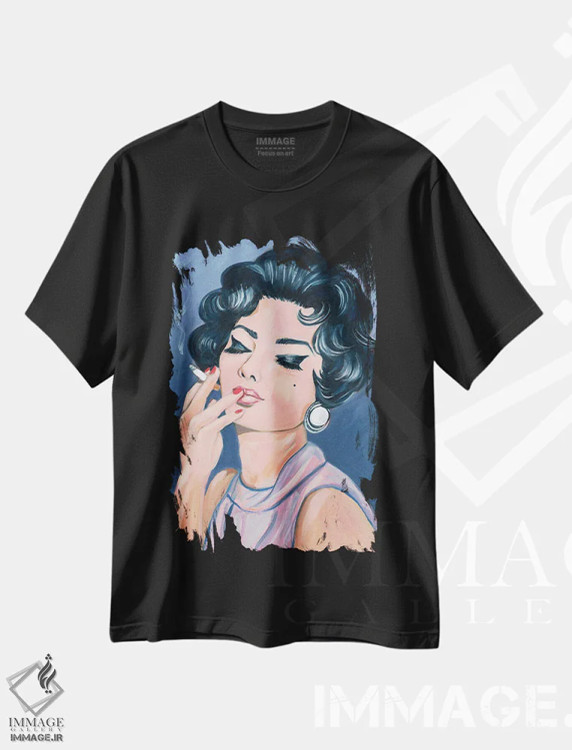 تیشرت مشکی طرح دار بازیگر زن ایتالیایی، هنر فاخر معاصر اثر کتی مینگوس | immage.ir