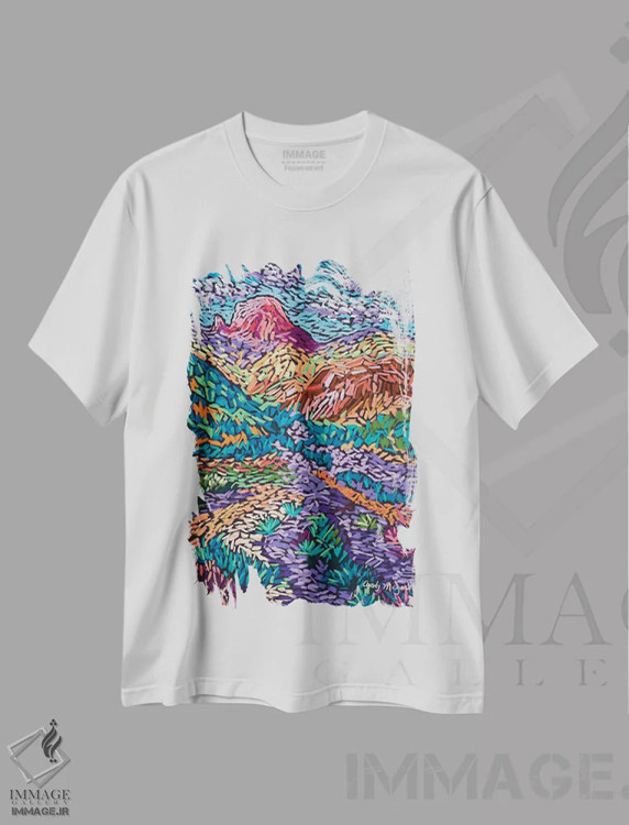 تیشرت سفید طرح دار کوه های رنگارنگ، تزئینی اثر کندی مایر | فروشگاه ایماژ