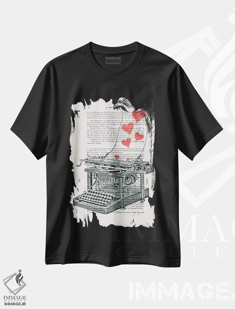 تیشرت مشکی طرح دار نامهٔ عاشقانه، دکور روستایی اثر کوکو د پاریس | immage.ir