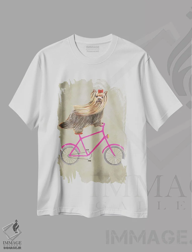 تیشرت سفید طرح دار سگ یورکشایر روی دوچرخه اثر کوکو د پاریس | فروشگاه ایماژ