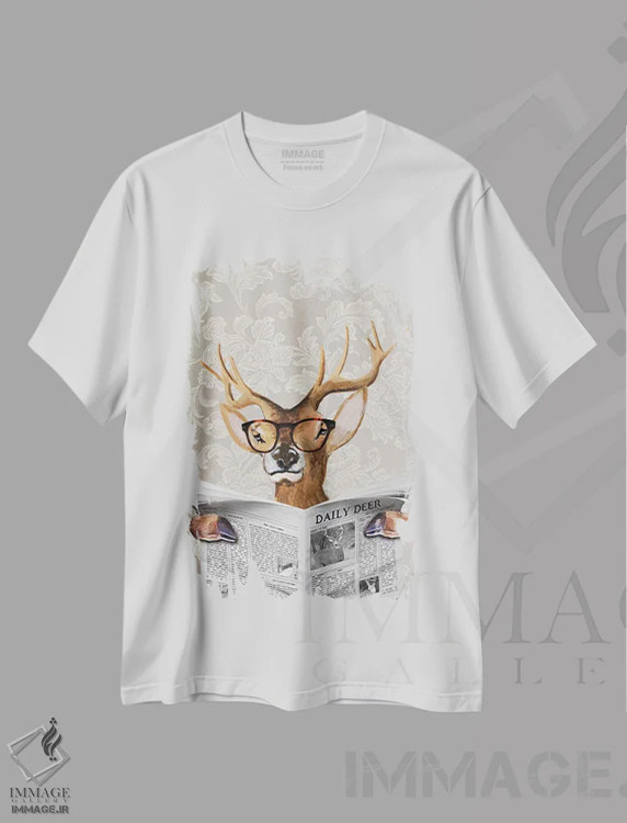 تیشرت سفید طرح دار گوزن در حال خواندن روزنامه اثر کوکو د پاریس | فروشگاه ایماژ