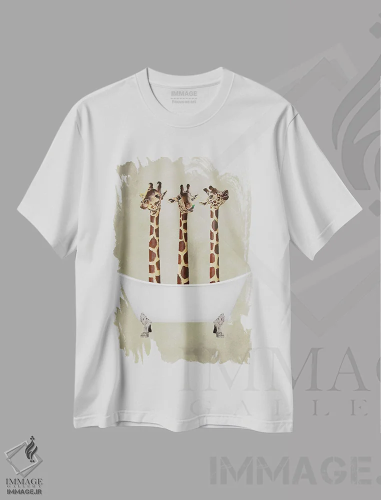 تیشرت سفید طرح دار زرافه ها در وان حمام اثر کوکو د پاریس | فروشگاه ایماژ