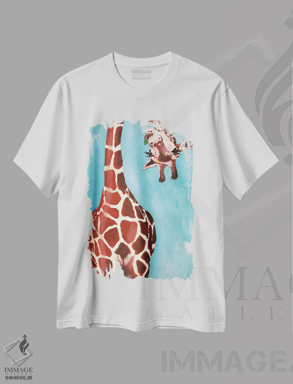تیشرت سفید طرح دار زرافه ها با برگ سبز، دکور معاصر اثر کوکو د پاریس | فروشگاه ایماژ