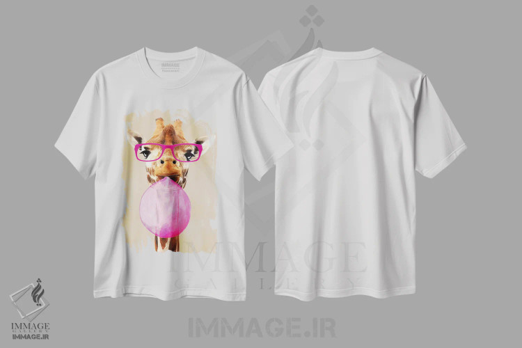 تیشرت سفید طرح دار زرافهٔ باهوش با آدامس بادکنکی اثر کوکو د پاریس | immage.ir