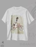 تیشرت سفید طرح دار انگلیش اسپرینگر روی دوچرخه اثر کوکو د پاریس | immage.ir