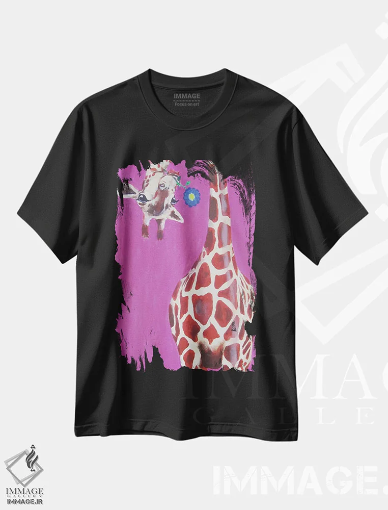 تیشرت مشکی طرح دار زرافه با گل آبی اثر کوکو د پاریس | فروشگاه ایماژ
