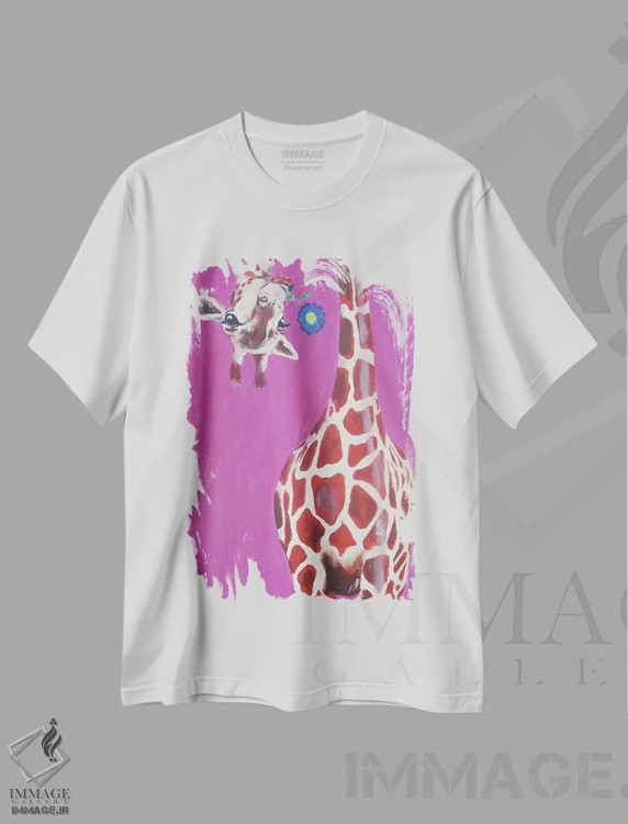 تیشرت سفید طرح دار زرافه با گل آبی اثر کوکو د پاریس | immage.ir