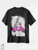 تیشرت مشکی طرح دار گورخر سوار بر وسپای قرمز، تزئینی اثر کوکو د پاریس | فروشگاه ایماژ