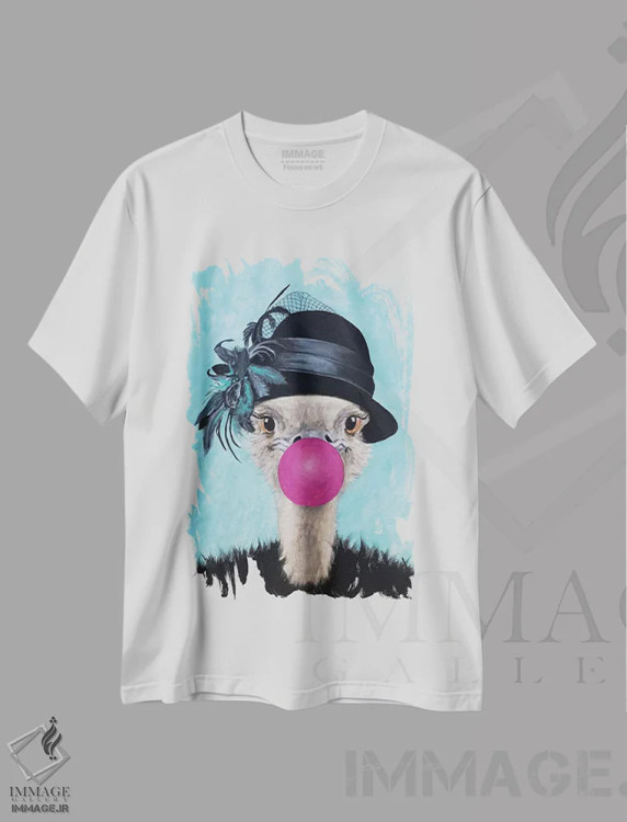 تیشرت سفید طرح دار شترمرغ با آدامس بادکنکی، دکور معاصر اثر کوکو د پاریس | فروشگاه ایماژ