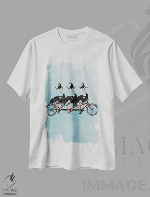 تیشرت سفید طرح دار شترمرغ ها روی دوچرخه اثر کوکو د پاریس | immage.ir
