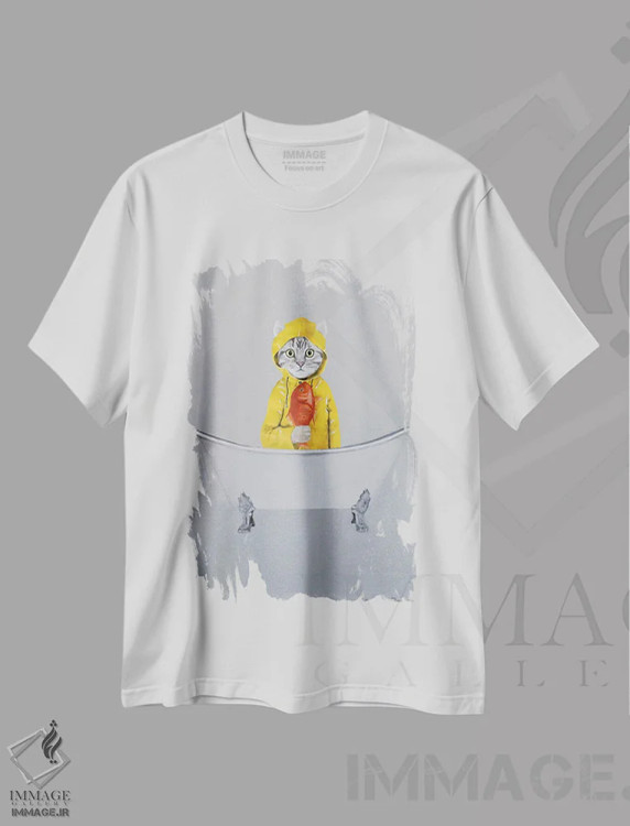 تیشرت سفید طرح دار گربه با ماهی قرمز در وان حمام، مدیوم اثر کوکو د پاریس | فروشگاه ایماژ