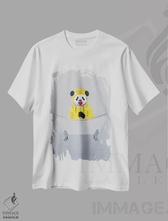 تیشرت سفید طرح دار پاندا با آبنبات چوبی در وان حمام، دکور معاصر اثر کوکو د پاریس | فروشگاه ایماژ