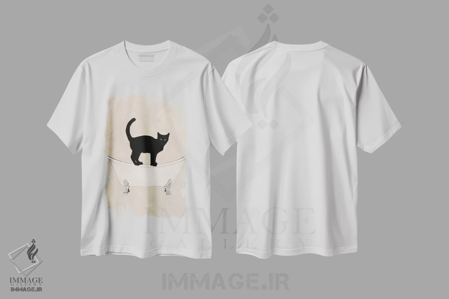 تیشرت سفید طرح دار گربه سیاه روی وان حمام، مدیوم اثر کوکو د پاریس | immage.ir