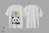 تیشرت سفید طرح دار پاندا با یک درخت، مدیوم اثر کوکو د پاریس | immage.ir