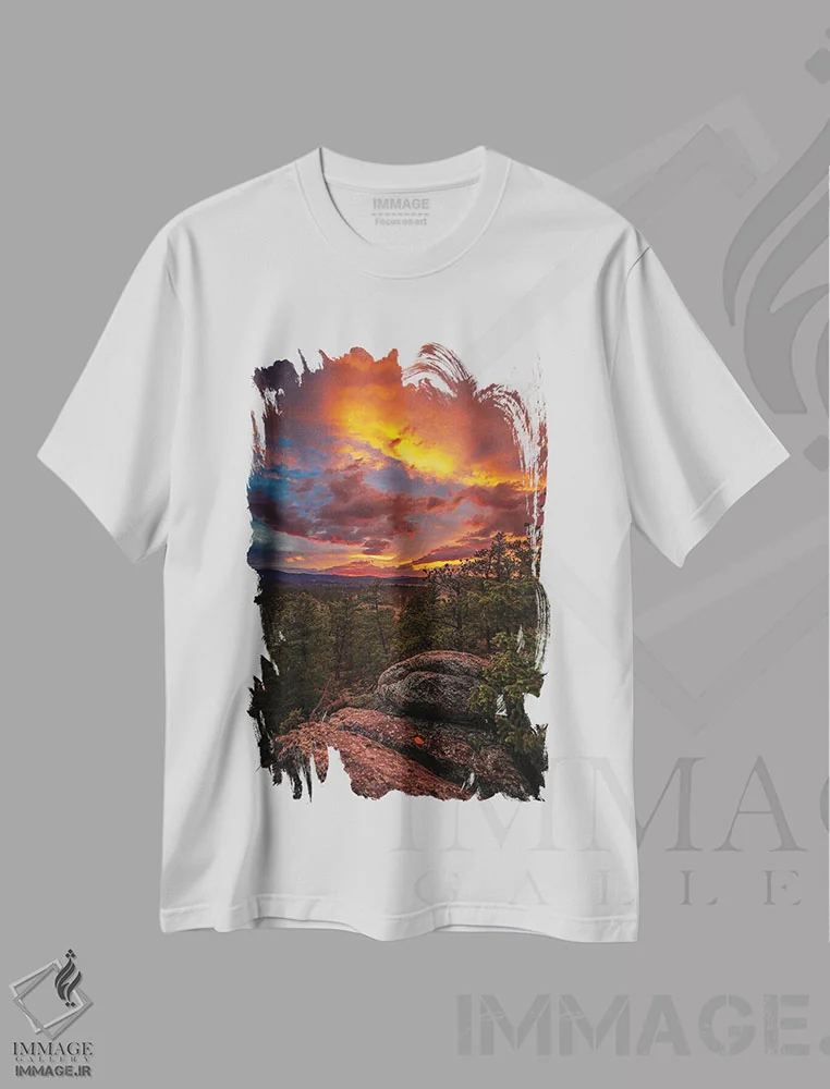 تیشرت سفید طرح دار غروب پر قرمز، مدیوم اثر کریستوفر توماس | immage.ir