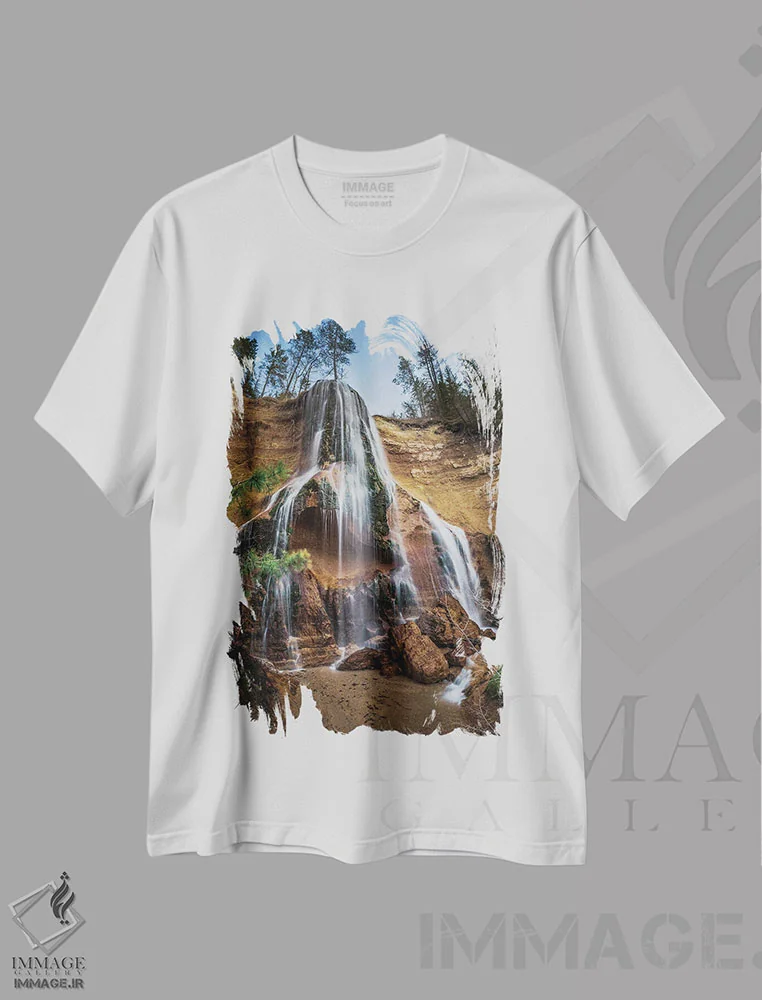 تیشرت سفید طرح دار آبشار اسمیت، مدیوم اثر کریستوفر توماس | immage.ir