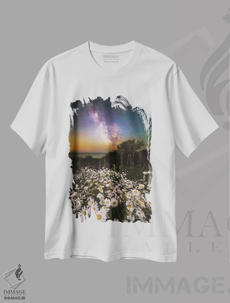 تیشرت سفید طرح دار گل های مرواریدی زیر آسمان پرستاره و راه شیری، عکاسی هنری فاخر اثر چاد پاول | فروشگاه ایماژ