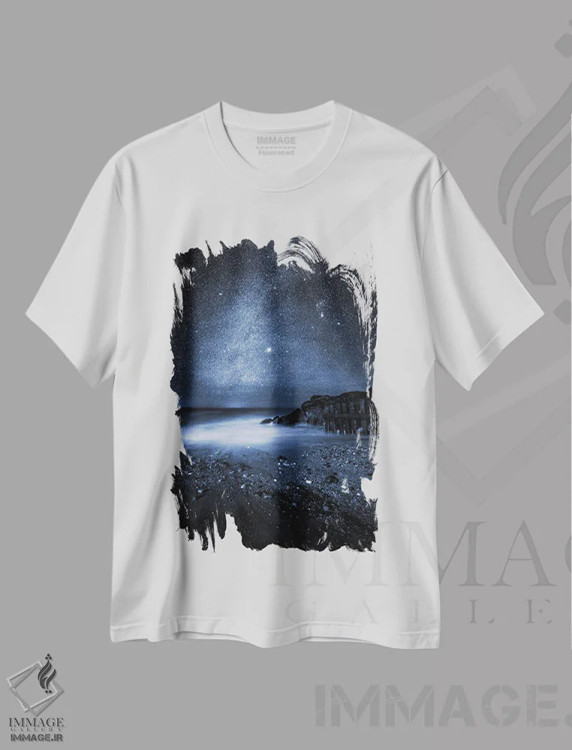 تیشرت سفید طرح دار آبی نیمه شب، عکاسی هنری فاخر اثر چاد پاول | فروشگاه ایماژ