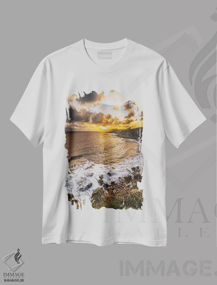 تیشرت سفید طرح دار غروب در خلیج مانت، عکاسی هنری فاخر اثر چاد پاول | immage.ir