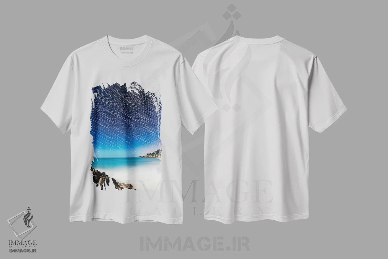 تیشرت سفید طرح دار ردهای نور در آسمان، عکاسی هنری فاخر اثر چاد پاول | immage.ir